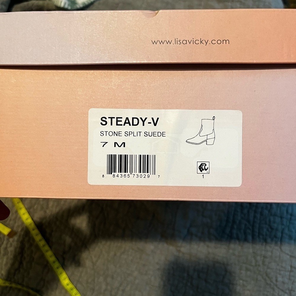 Women’s Size 7 and 8 Brand New with box Lisa and Vicky Gray Suede Ankle Boots - Picture 6 of 6